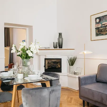 Luna - Loftaffair * クラクフ