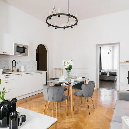 Luna - Loftaffair * クラクフ